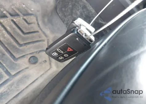 2011 Volvo Xc70 T6 z USA, uszkodzony, nr VIN YV4902BZ6B1105215